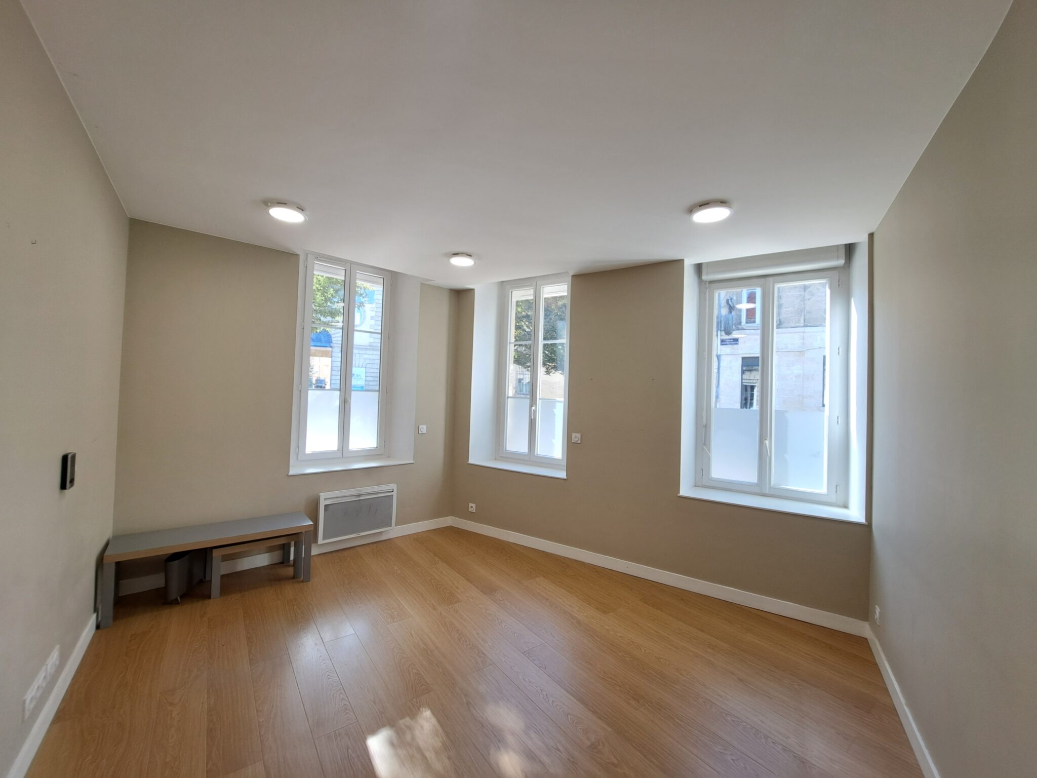 VENTE 2 BUREAUX ET SECRÉTARIAT