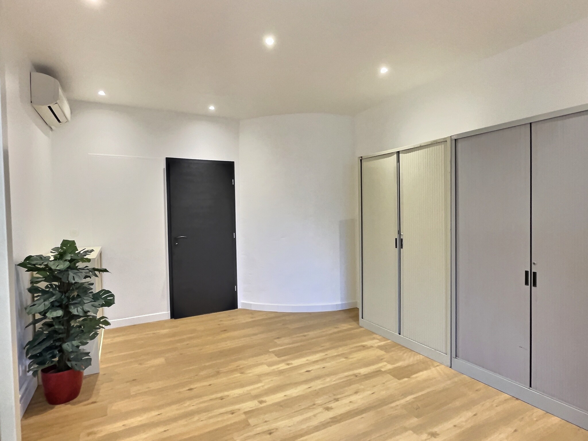 LOCATION BUREAU 18 m² à BORDEAUX CENTRE Proche T.J (rue Frères Bonies et rue Georges Bonnac) TA/C.P.H/CA/T.J PPP